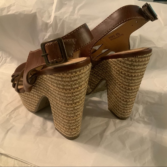 BROWN STRAPPY BRAIDED PLATFORM HEELS 8.5 BY R2 - Picture 4 of 12
